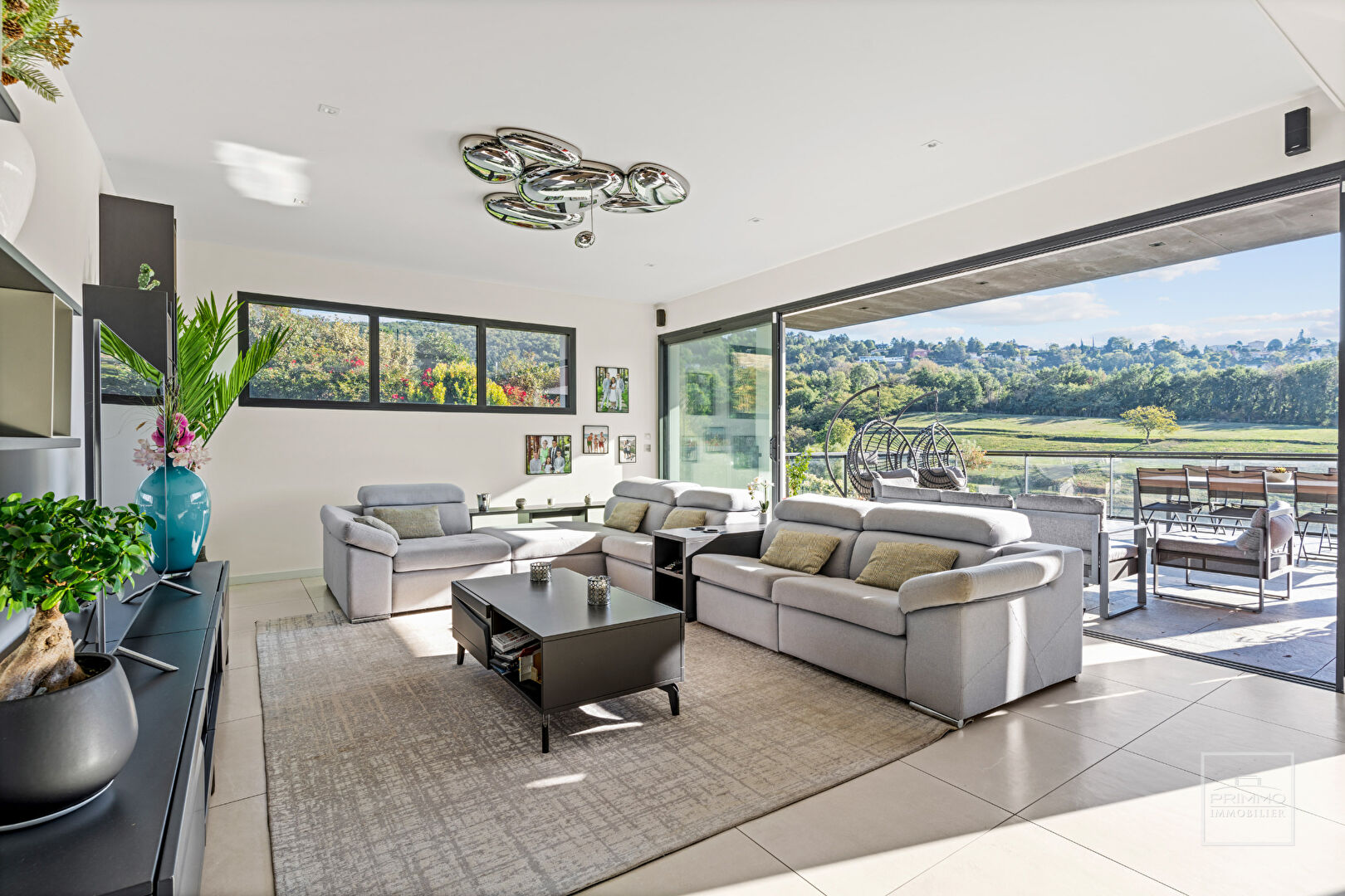 Limonest, Maison contemporaine de 395 m² avec vue panoramique et piscine