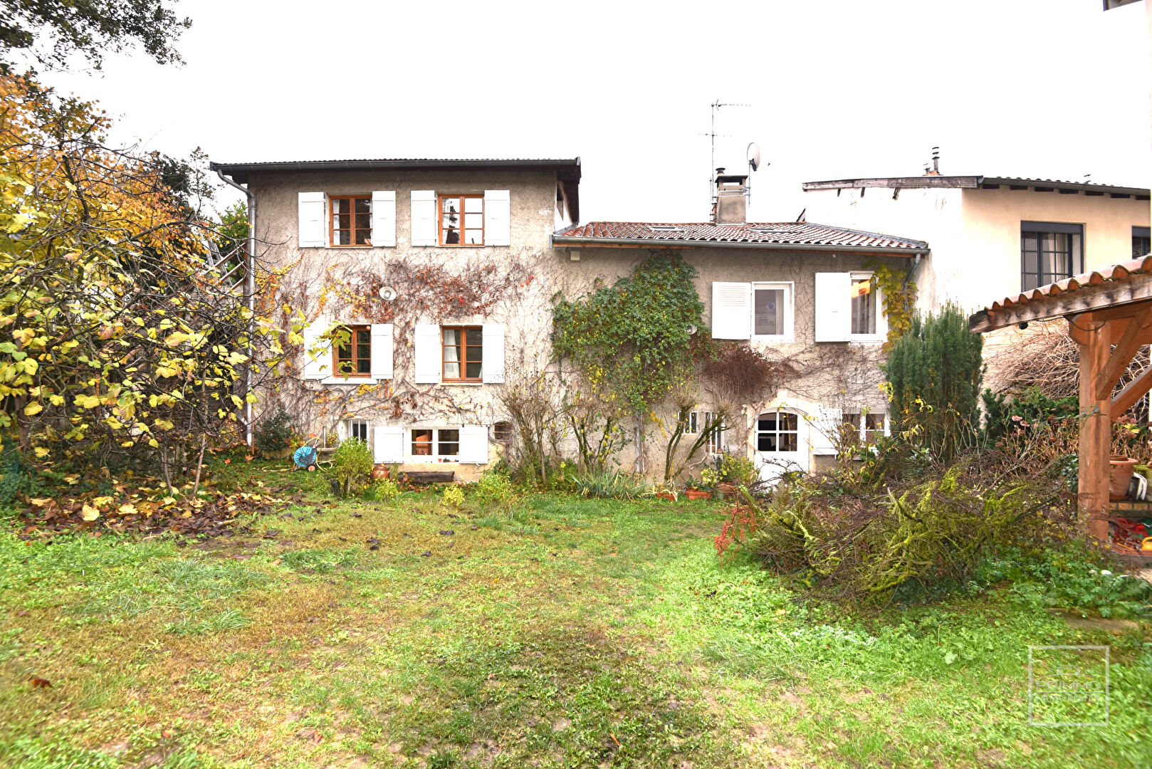 Saint Cyr au Mont d’Or, Maison de village de 155m² habitables avec jardin, au calme absolu